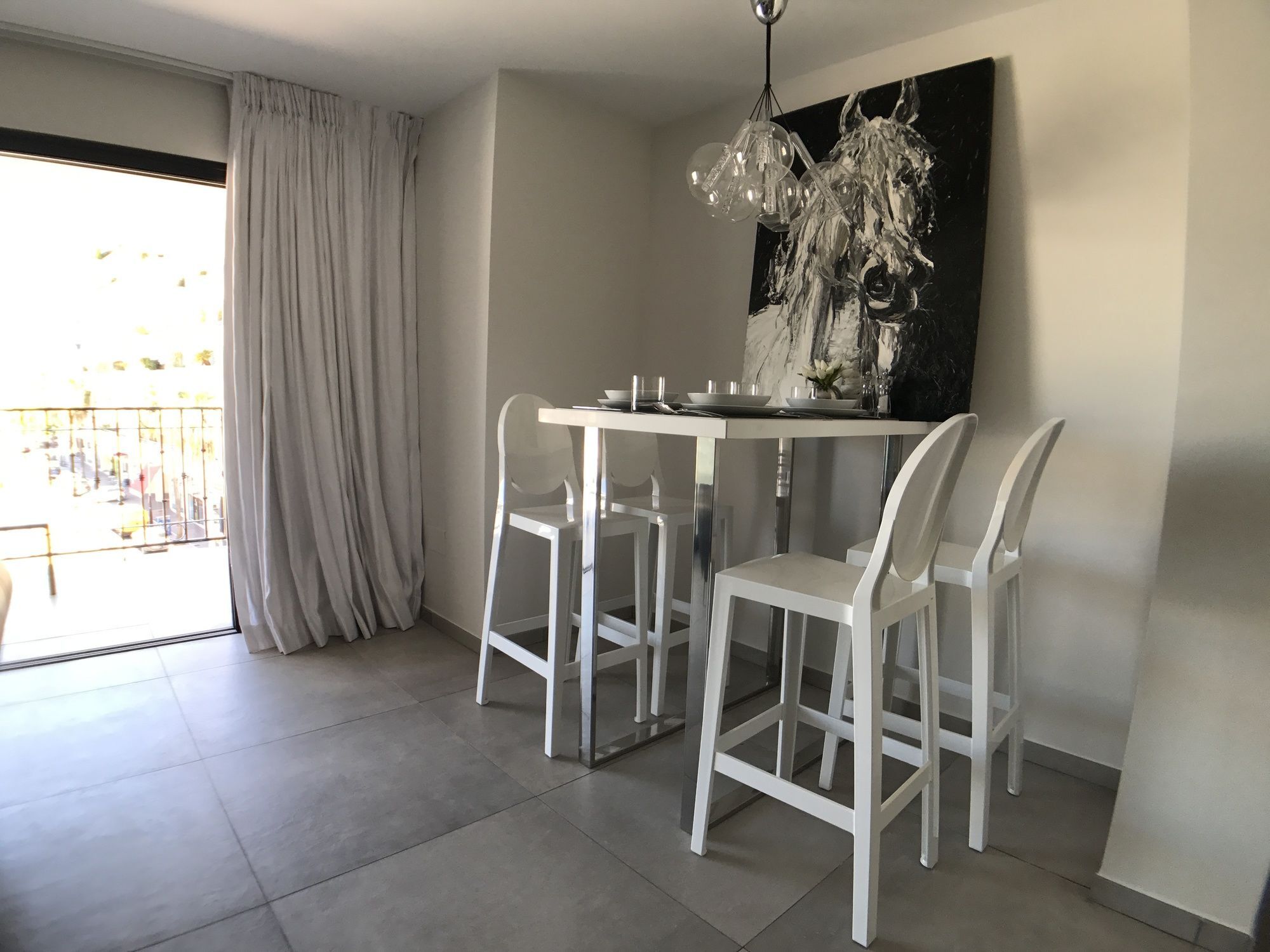 Contemporary 1 Bedroom Puerto Banus