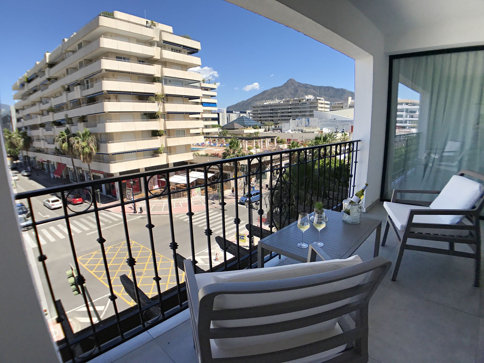 Contemporary 1 Bedroom Puerto Banus Marbella