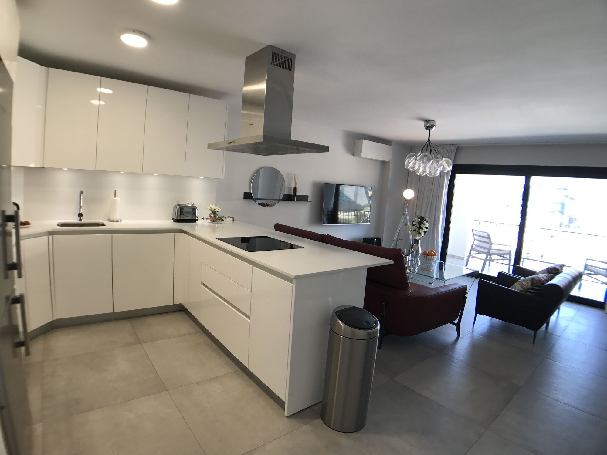Contemporary 1 Bedroom Puerto Banus Apartment *