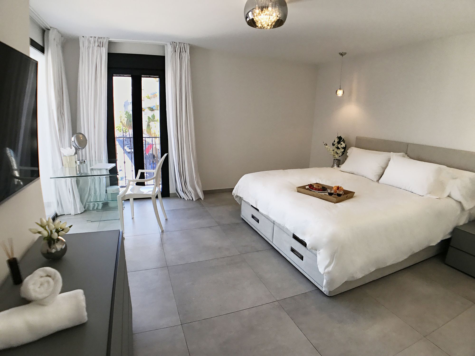 Contemporary 1 Bedroom Puerto Banus *