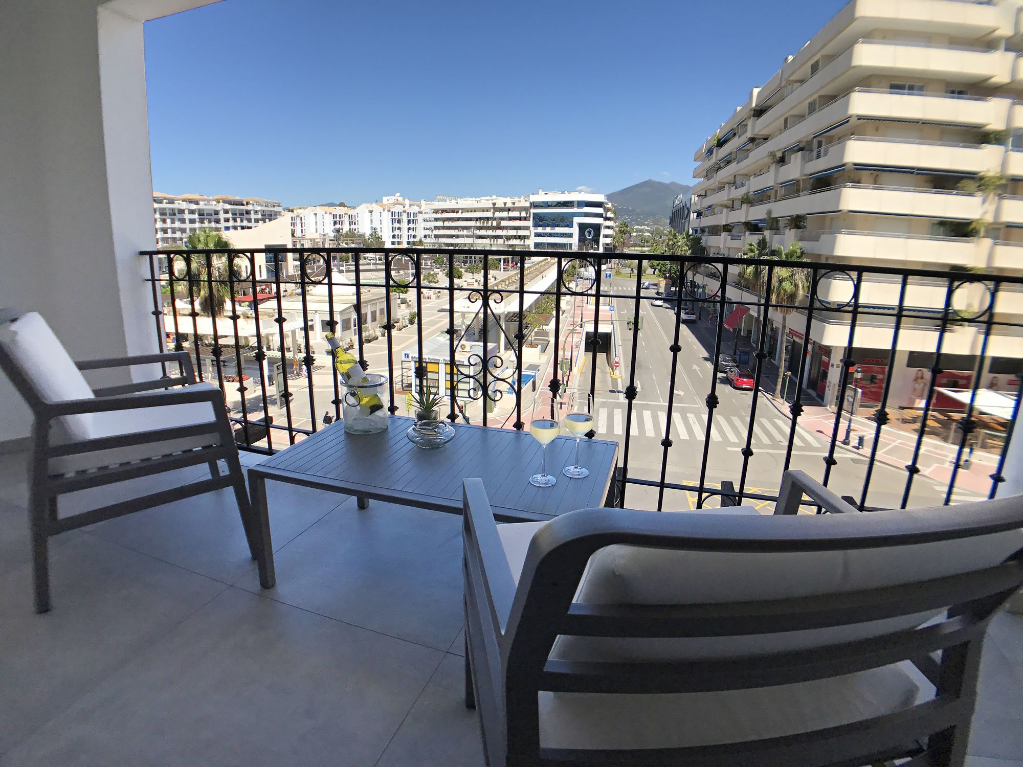 Contemporary 1 Bedroom Puerto Banus * Marbella